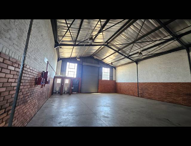 330M² WAREHOUSE TO LET IN ROSSLYN